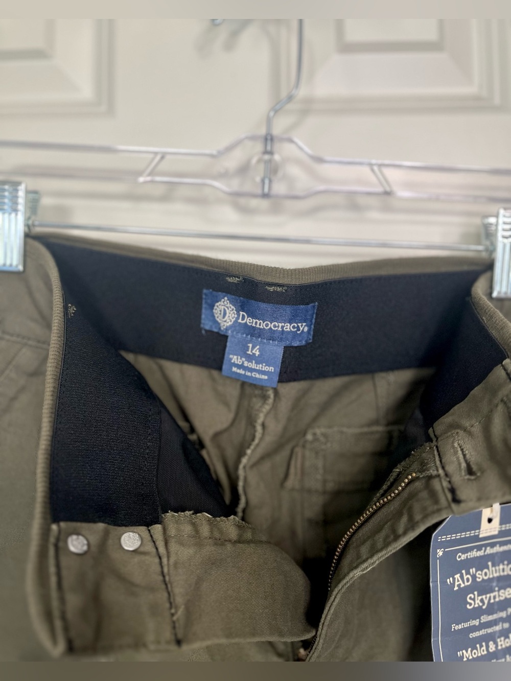 Democracy ‘Ab’ Solution Skyrise Cargo Pants NWT - Picture 3 of 3